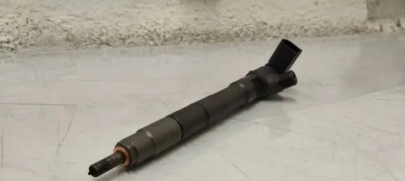 Skoda Octavia Mk3 (5E) Fuel injector 04L130277AN