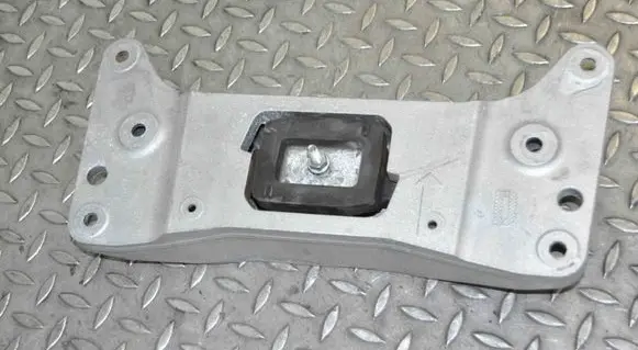 BMW 5 F10 F11 Gearbox mounting bracket 6858029
