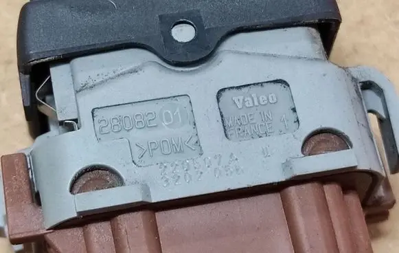 Renault Laguna II Electric window control switch 2808201 220507A
