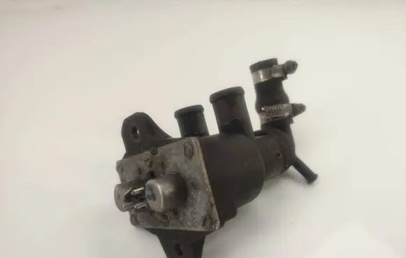 Mercedes-Benz S W126 Coolant heater control valve 0008303884 A0008303884