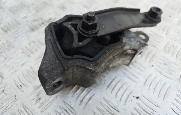 Engine mount bracket
