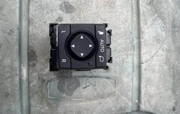 Toyota RAV 4 (XA50) Wing mirror switch 183930