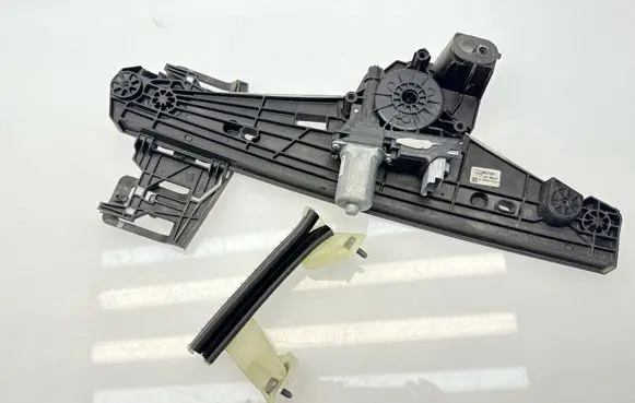 Opel Mokka B Rear door window regulator with motor 9843774280