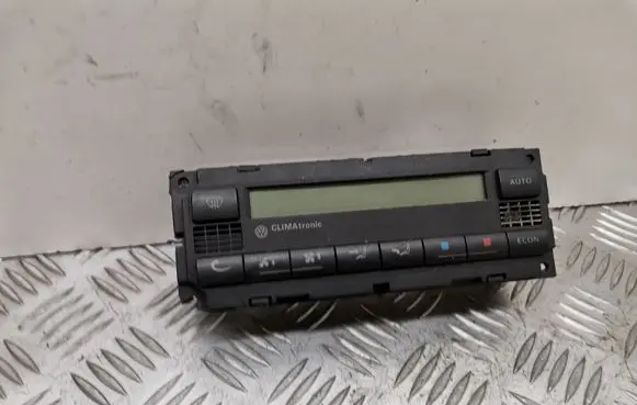 Volkswagen PASSAT B5.5 Climate control unit