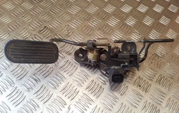Toyota RAV 4 (XA20) Accelerator throttle pedal 7801042010C 8928120040