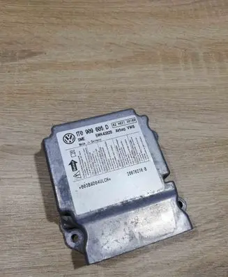 Volkswagen Touran I Airbag control unit/module 1T0909605D