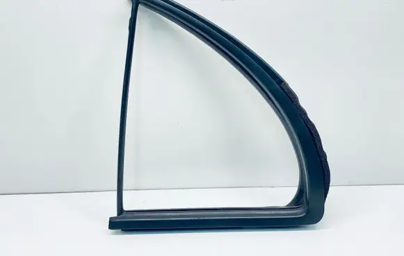 Nissan Micra Rubber seal rear door window/glass 822731HB0A
