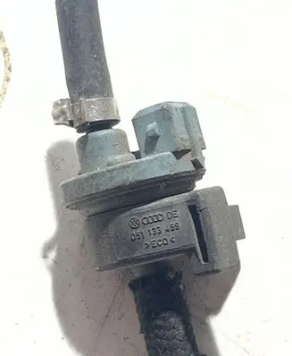 Volkswagen Touareg I Valve vacuum 051133459 05L133459