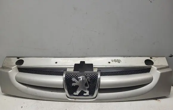 Peugeot Partner Front bumper upper radiator grill