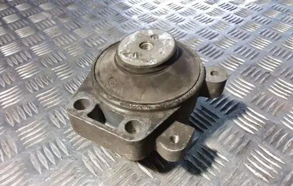 Ford Mondeo Mk III Engine mount bracket 1S716F012CE