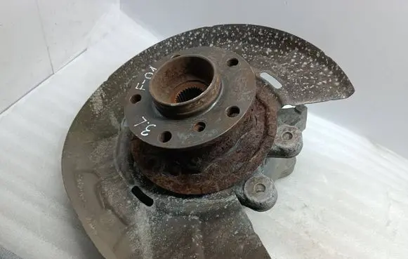 Rear wheel hub