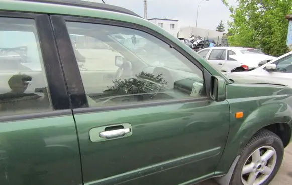 Nissan X-Trail T30 Front door 