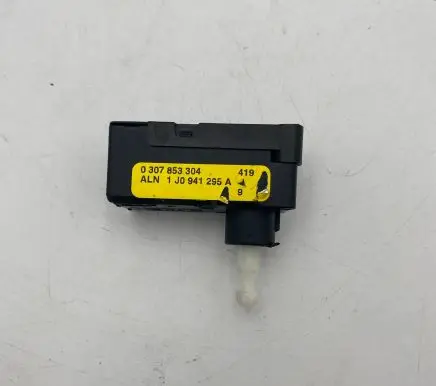 Headlight level adjustment motor