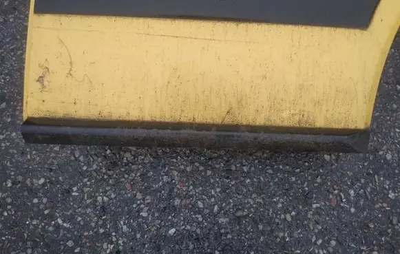 Rear door trim (molding)