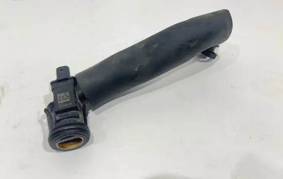 BMW 2 F46 Breather hose/pipe 7613889