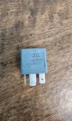 Volkswagen Golf IV Other relay 141951253B