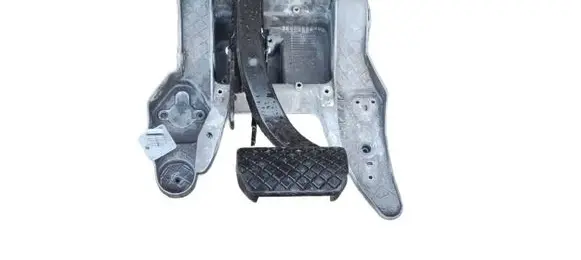Audi Q7 4L Brake pedal bracket assembly 7L8723117