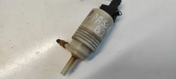 Volkswagen PASSAT B3 Windscreen/windshield washer pump 1H5955651 022