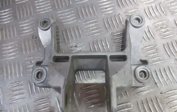 Audi R8 42 Engine mount bracket 420199307H