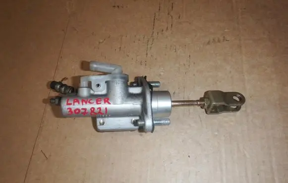 Mitsubishi Lancer Clutch master cylinder MN101605