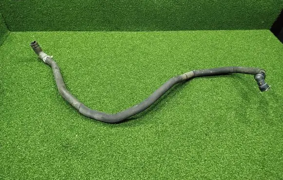 Engine coolant pipe/hose