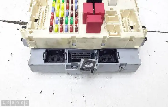 Alfa Romeo 159 Fuse module 60681000