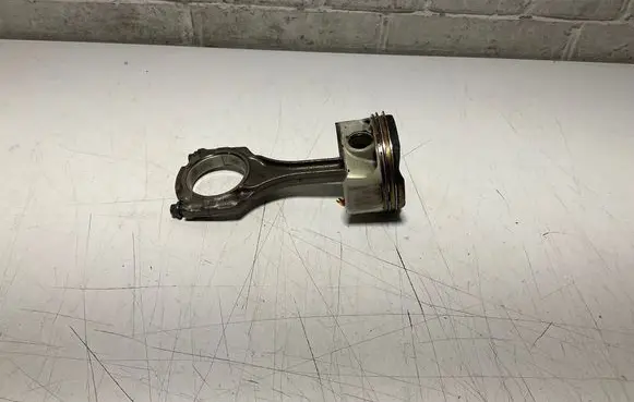 BMW 6 F06 Gran coupe Piston with connecting rod 7646892
