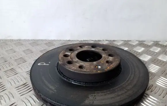 Volkswagen Touran II Front brake disc