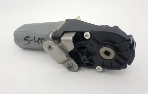 Volvo S40 Seat adjustment motor 0390203247