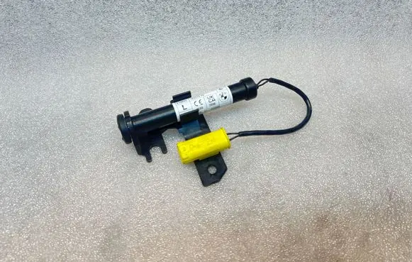 BMW 3 G20 G21 Bonnet Pedestrian Airbag Actuator 7449429 2806P1004817