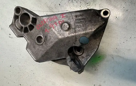 Skoda Octavia Mk1 (1U) Engine mounting bracket 038199207H