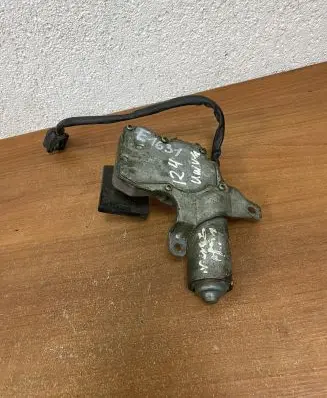 Mercedes-Benz E W124 Wiper motor 1248201242 E1631