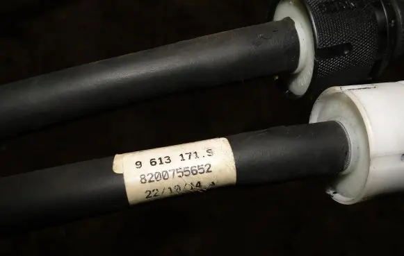 Renault Laguna III Gear shift cable linkage 8200755652