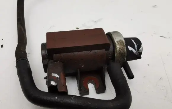 Volvo V50 Vacuum valve 