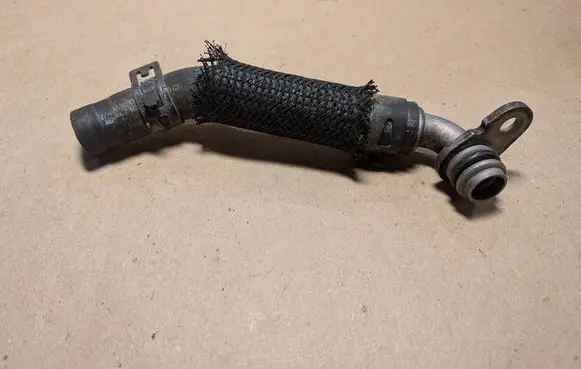 Renault Trafic III (X82) Engine coolant pipe/hose 140551371R 13CC11132AC
