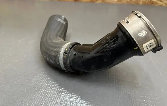 Volvo XC90 Intercooler hose/pipe 31422061
