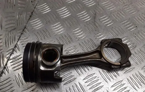 Volkswagen Golf Plus Piston 81L97A8