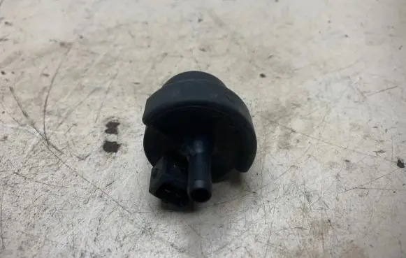 Audi A6 S6 C5 4B Valve vacuum 058133459 00421159