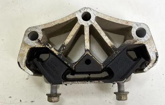 Ford Mustang VI Gearbox mount BR337E373B