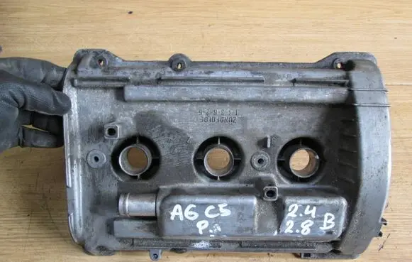 Audi A6 S6 C5 4B Rocker cam cover 078103472R A1S19C03