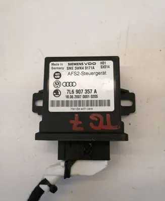 Volkswagen Touareg I Light module LCM 7L6907357A