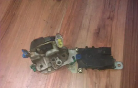 Subaru Forester SF Front door lock