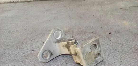 Volkswagen Golf VI Front door upper hinge 1K0831402M