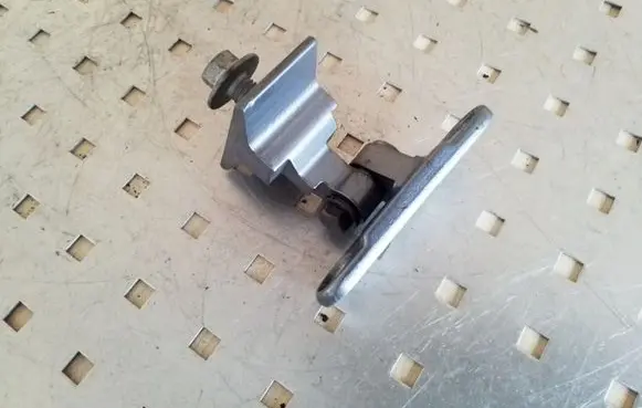 BMW 5 F10 F11 Front door upper hinge 7185618
