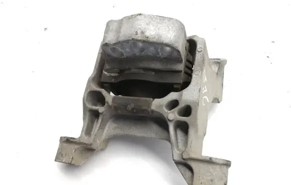 Mazda 3 II Engine mount bracket