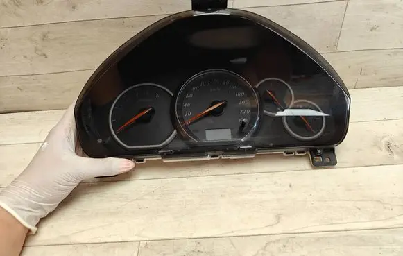 Mitsubishi Grandis Speedometer (instrument cluster) 8100A197 2574301271