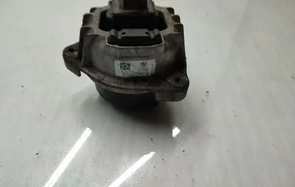 BMW 7 F01 F02 F03 F04 Engine mount bracket 6775906