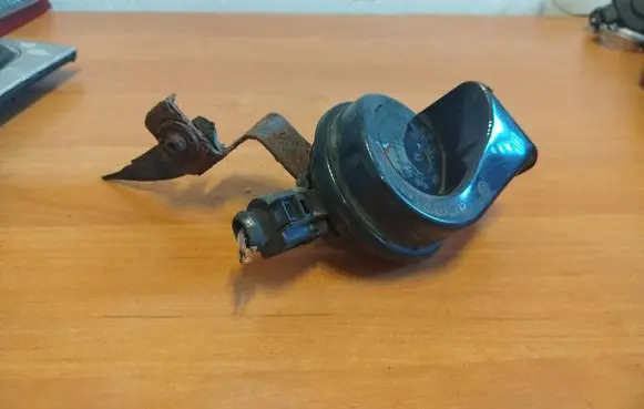 Audi A3 S3 8P Horn signal 70388115