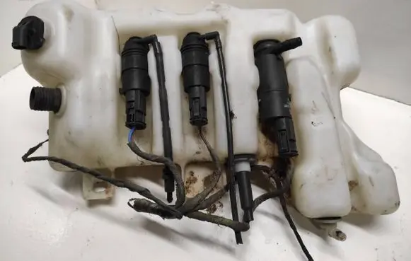 BMW 5 E39 Windshield washer fluid reservoir/tank E1018812