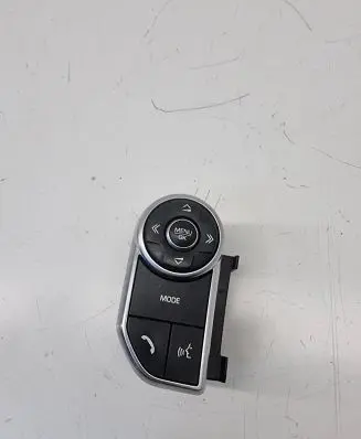 Steering wheel buttons/switches